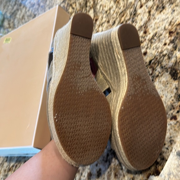 EUC Michael Kors Damita Platform Wedge - Gold 8.5M - Picture 5 of 8